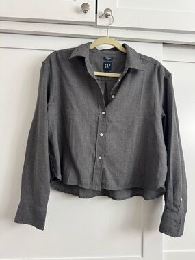 GAP Gray Cropped Button-Up Shirt